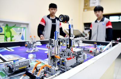 科技社团丰富校园生活_机器人